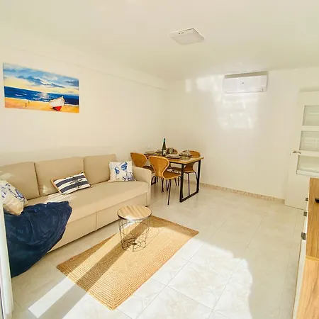 Golden Port Apartment *